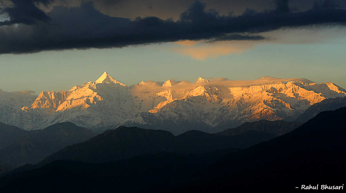 Sunrise and sunsets are a sight to behold when you travel to Himalayas in Winters