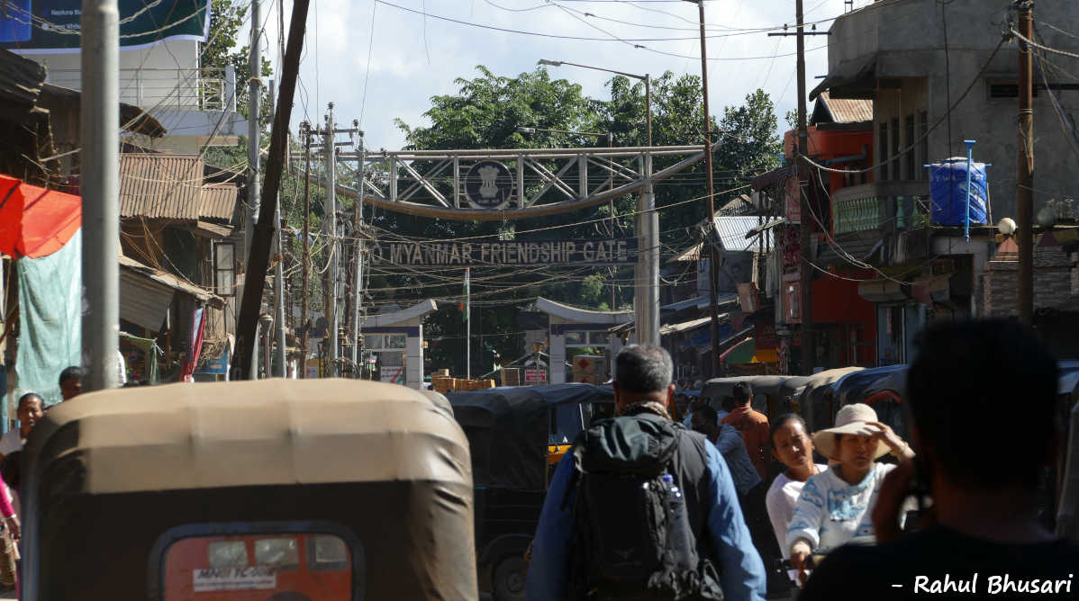 The image shows the chaotic bazaar on Indo-Myanmar border at Manipur, India. 