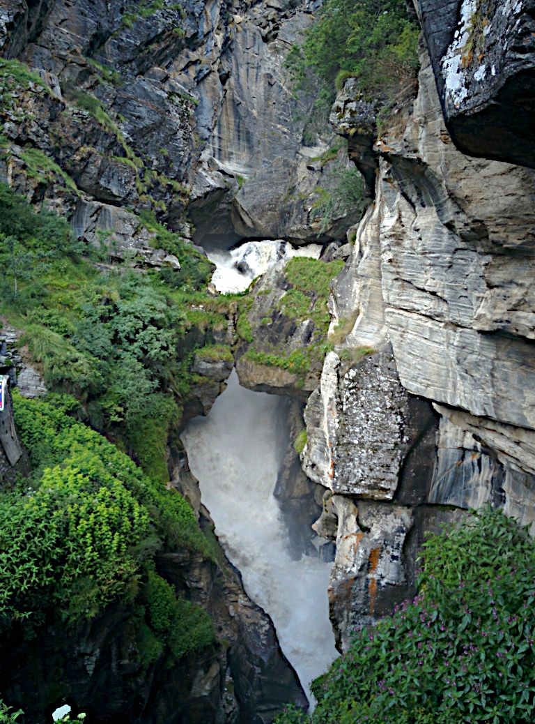 The giant rock called as Bheem Pul over gushing River Saraswati. Image : Abhay Ghanekar