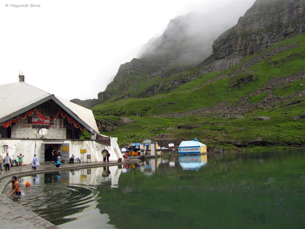 Hemkund, Lokpal Temple and the Lake. Image : Mayuresh Borse