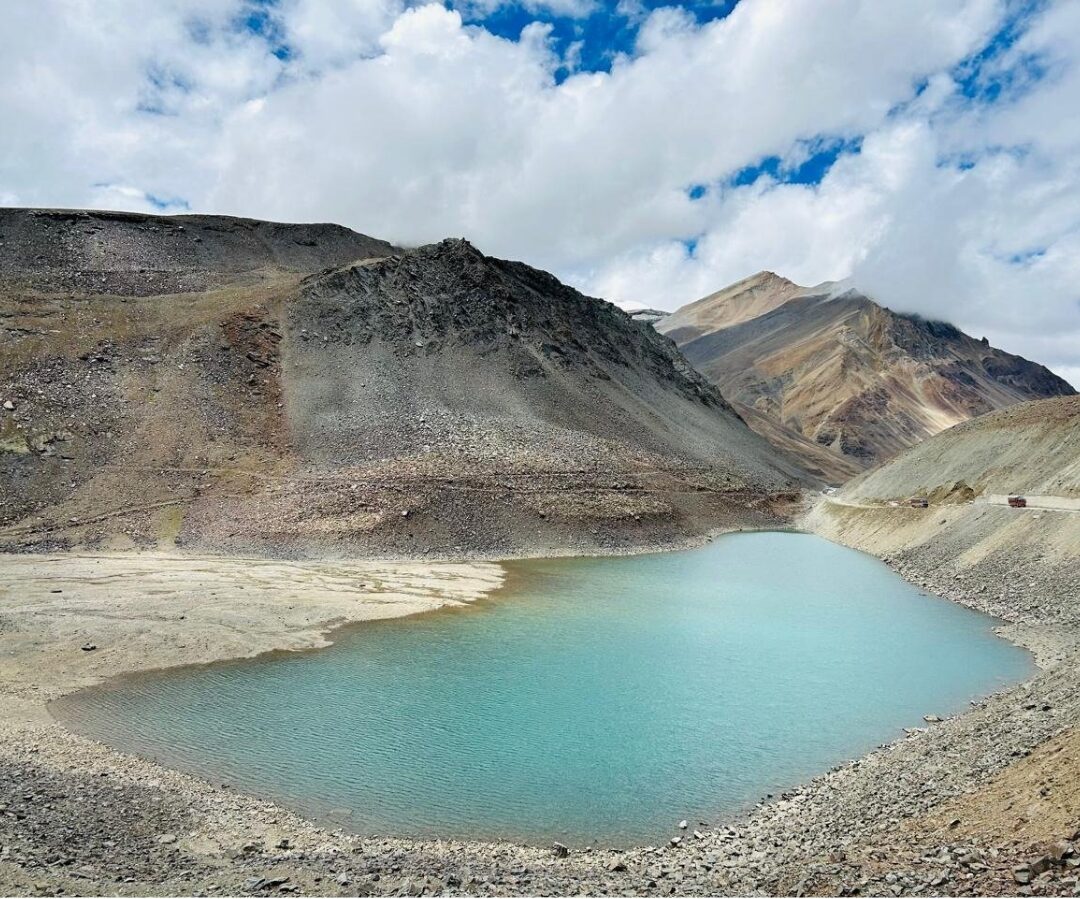 Deepak Tal – a mirror to the mountains, quietly cradled in the lap of Lahaul. This glacial lake, with its glassy waters and tranquil charm, is a hidden jewel on the road to Baralacha La.