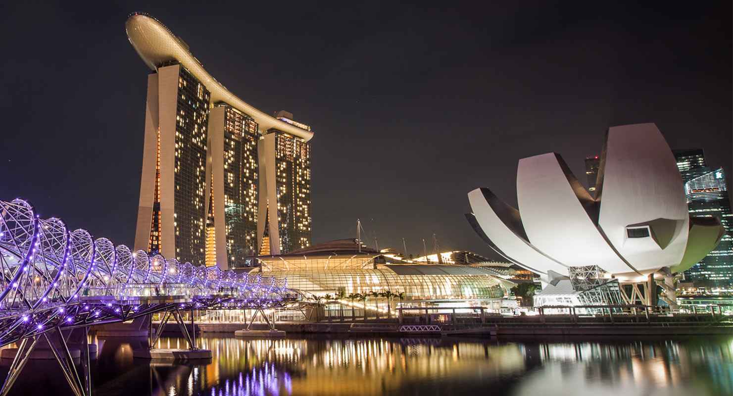 Marina Bay Sands, Helix Bridge and Art and Museum at Marina Bay in the evening is a glittery treat to eyes! (PC - Airtecnics)