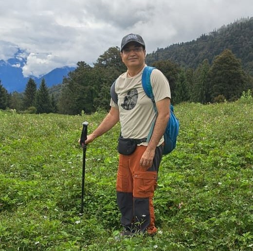 Soaking in the Swiss-like beauty of Gurson Bugyal during our Auli acclimatization trek.