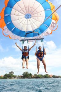 Hanging out above the sea and flying through freedom — together.