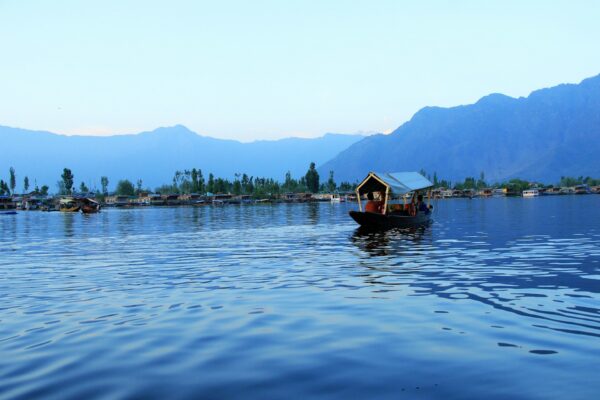 Dal Dreams & Mountain Days: A Signature Kashmir Experience