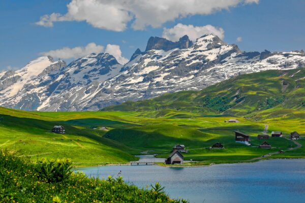 Alpine Icons of Switzerland: Scenic Trains, Lakes & High Peaks