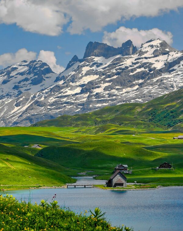 Alpine Icons of Switzerland: Scenic Trains, Lakes & High Peaks